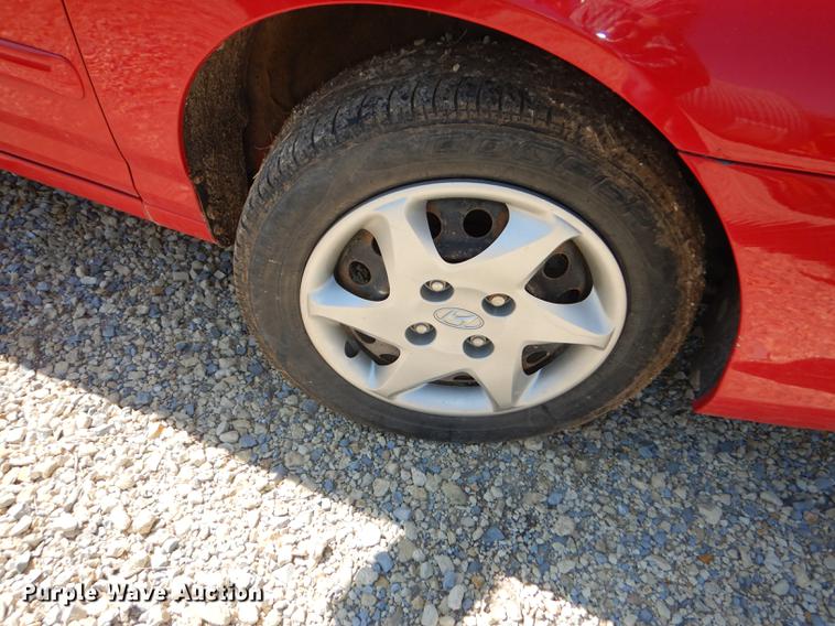 image for item DE1827 2004 Hyundai Elantra