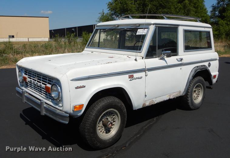 image for item DE1854 1969 Ford Bronco Sport SUV