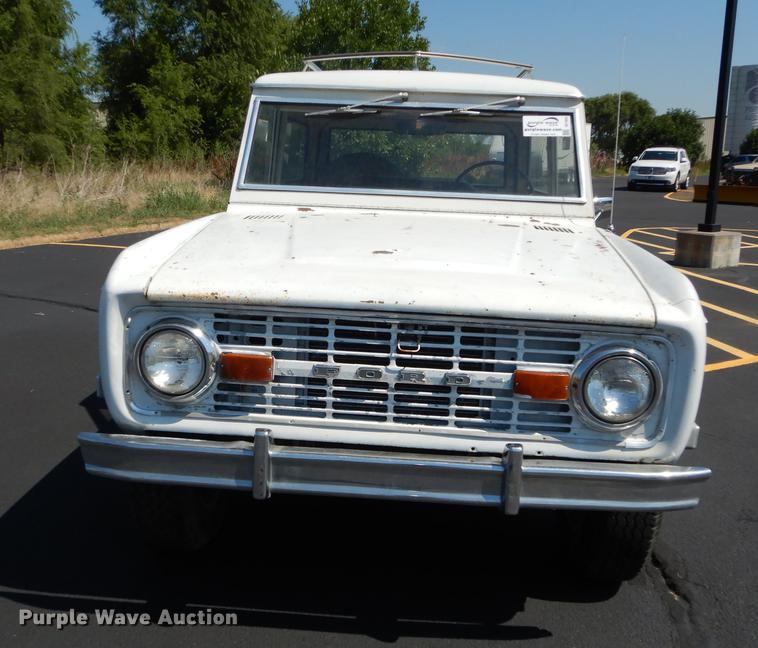 image for item DE1854 1969 Ford Bronco Sport SUV