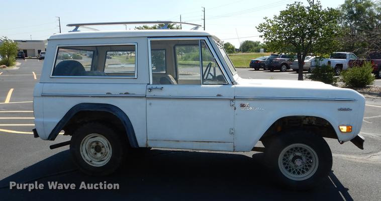 image for item DE1854 1969 Ford Bronco Sport SUV