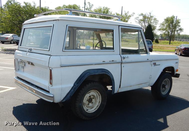 image for item DE1854 1969 Ford Bronco Sport SUV