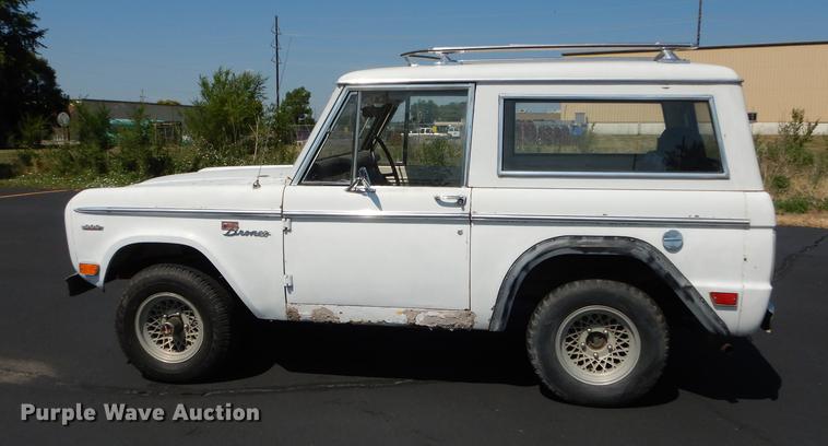 image for item DE1854 1969 Ford Bronco Sport SUV
