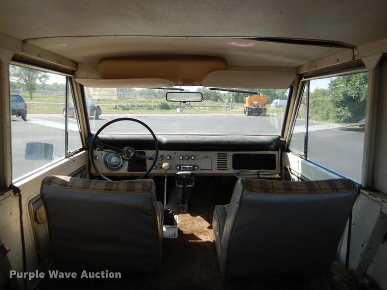 image for item DE1854 1969 Ford Bronco Sport SUV