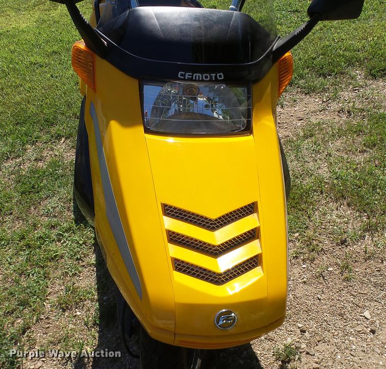 image for item DE7187 2009 Chunfeng CF250T scooter
