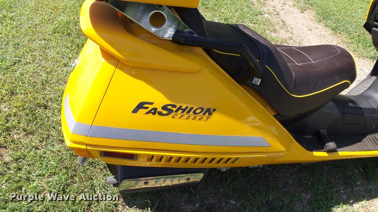 image for item DE7187 2009 Chunfeng CF250T scooter