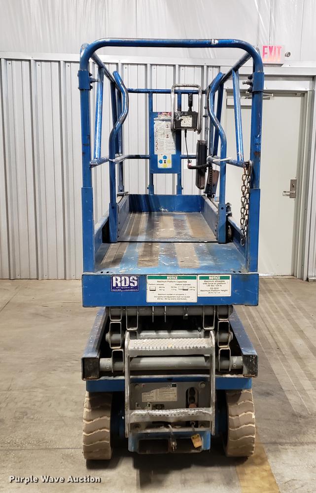 image for item DF3252 2000 Genie GS-2032 scissor lift