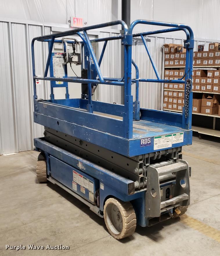 image for item DF3252 2000 Genie GS-2032 scissor lift