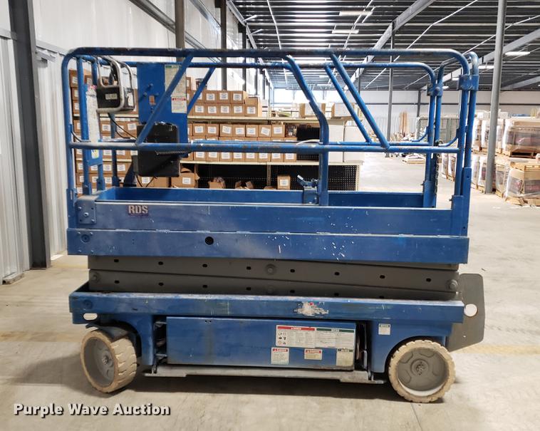 image for item DF3252 2000 Genie GS-2032 scissor lift