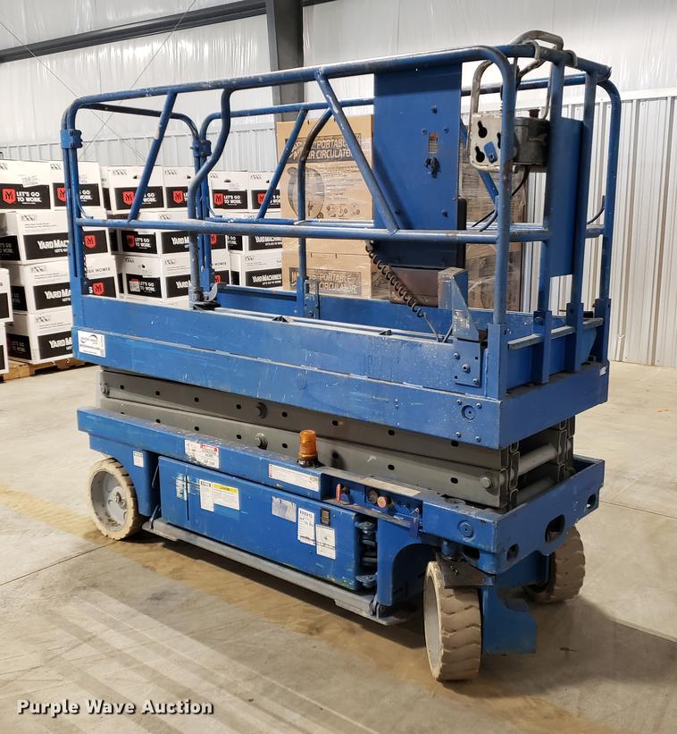 image for item DF3252 2000 Genie GS-2032 scissor lift
