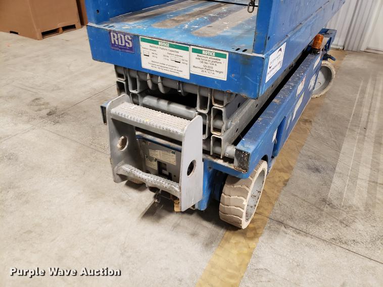 image for item DF3252 2000 Genie GS-2032 scissor lift