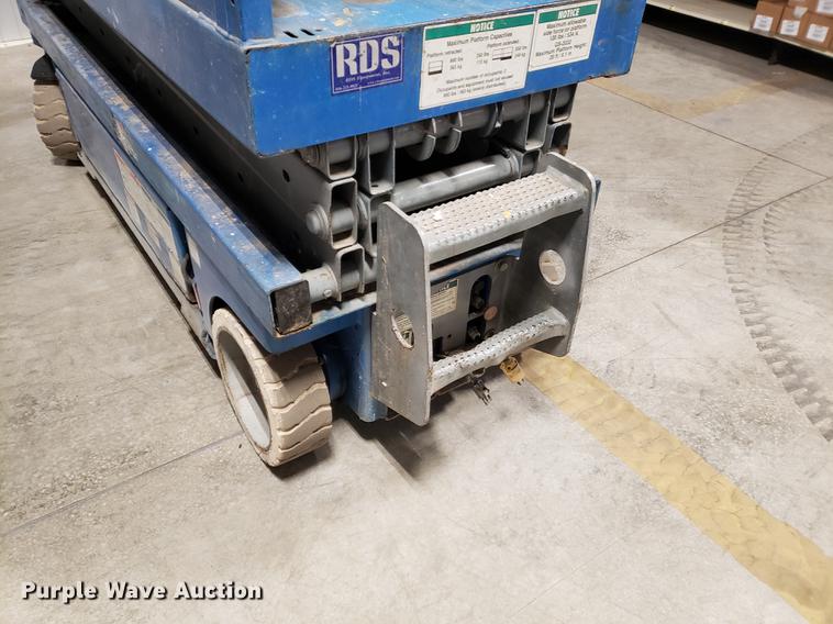 image for item DF3252 2000 Genie GS-2032 scissor lift