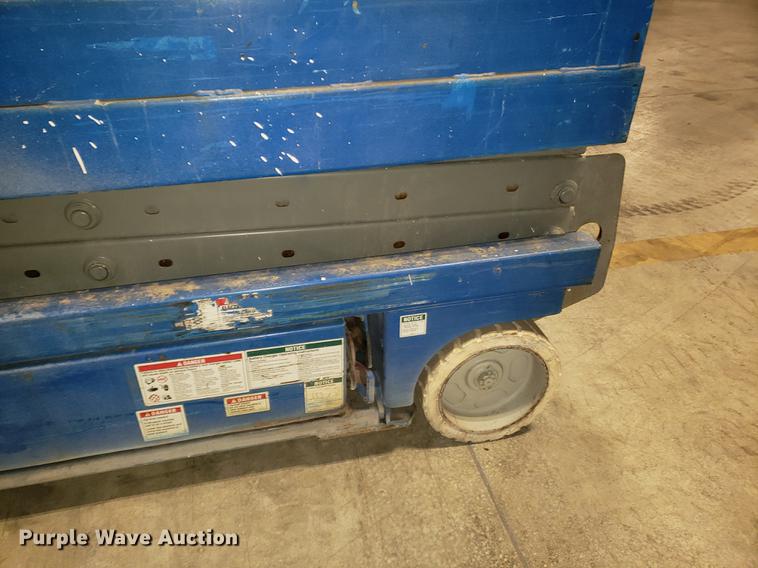 image for item DF3252 2000 Genie GS-2032 scissor lift