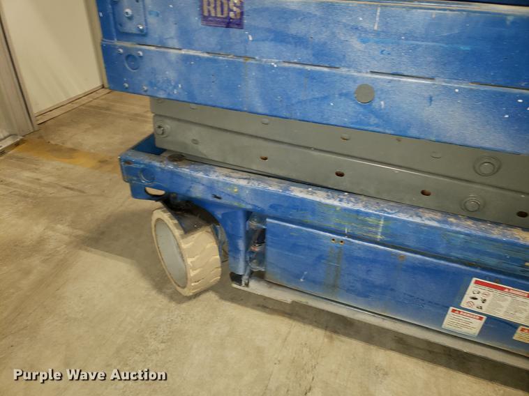 image for item DF3252 2000 Genie GS-2032 scissor lift