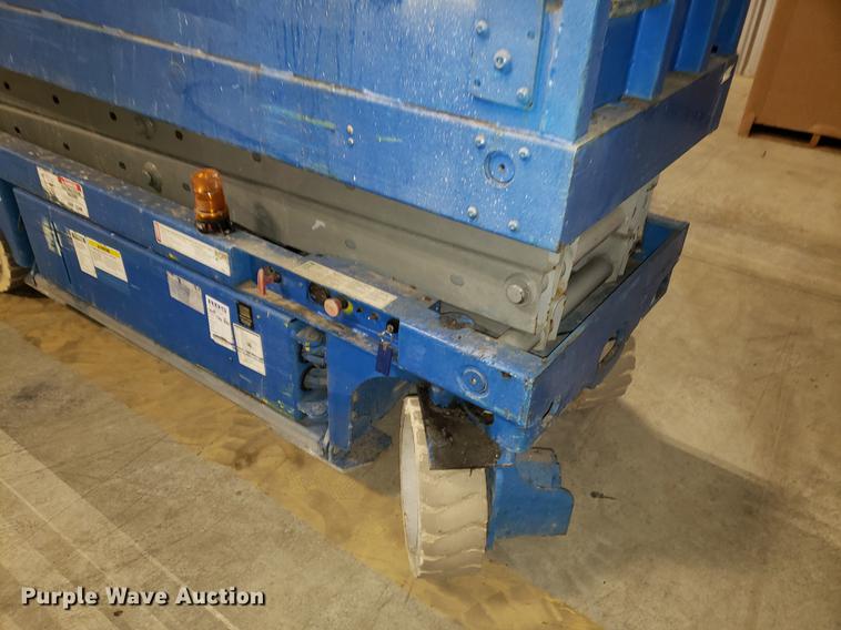 image for item DF3252 2000 Genie GS-2032 scissor lift
