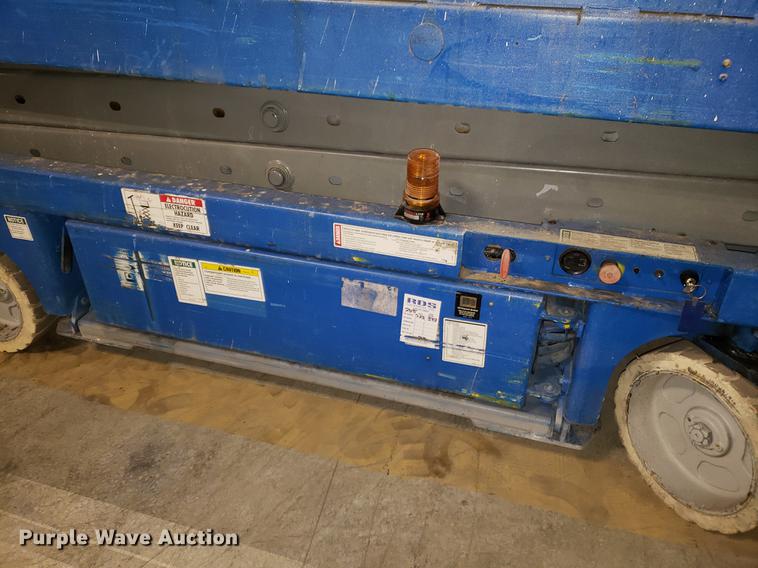 image for item DF3252 2000 Genie GS-2032 scissor lift