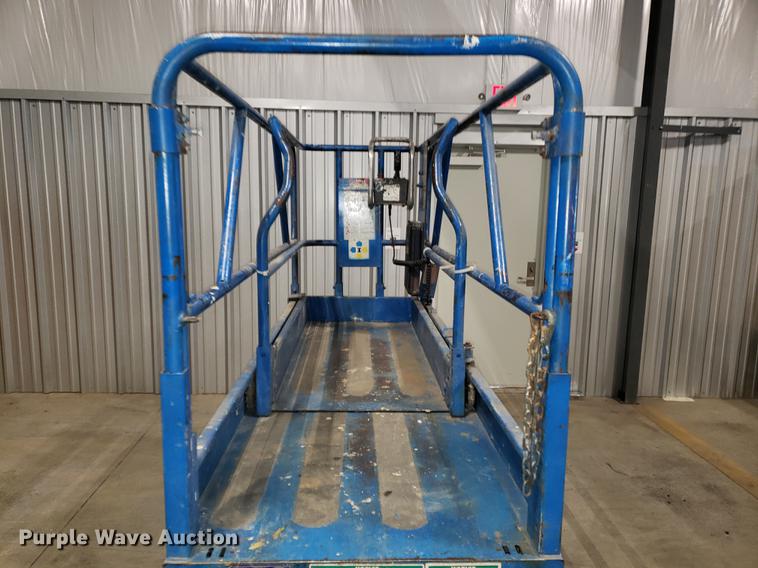 image for item DF3252 2000 Genie GS-2032 scissor lift