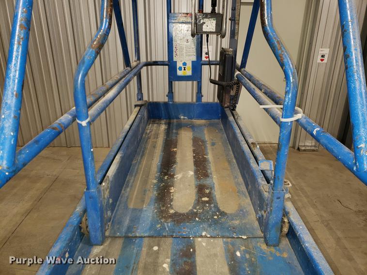 image for item DF3252 2000 Genie GS-2032 scissor lift