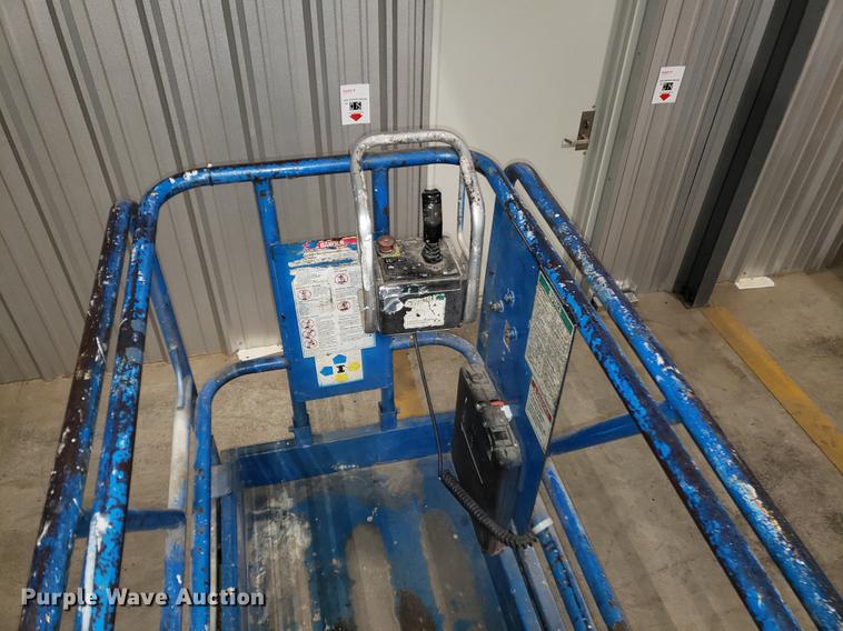 image for item DF3252 2000 Genie GS-2032 scissor lift
