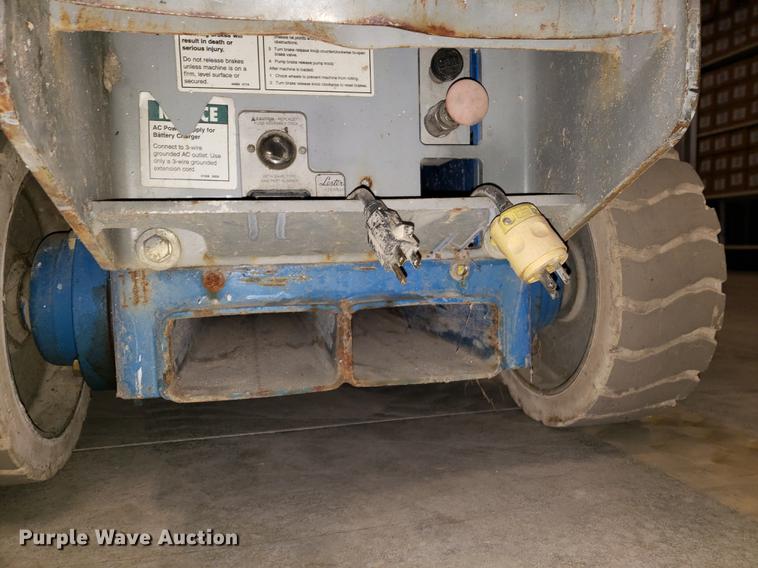 image for item DF3252 2000 Genie GS-2032 scissor lift