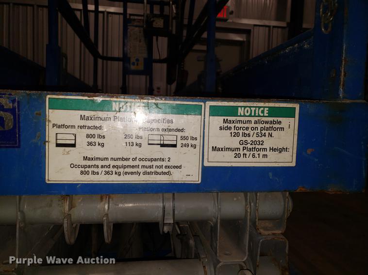 image for item DF3252 2000 Genie GS-2032 scissor lift