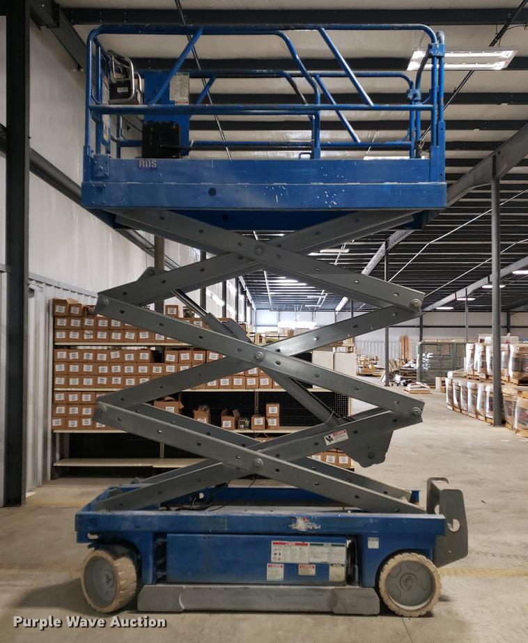 image for item DF3252 2000 Genie GS-2032 scissor lift