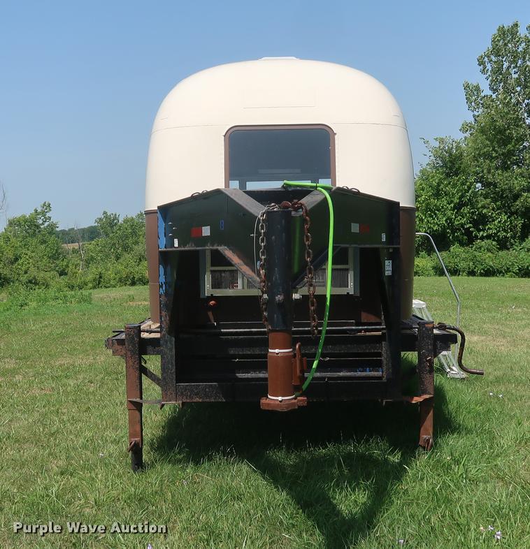 image for item DF3255 2006 Progressive flatbed trailer with office