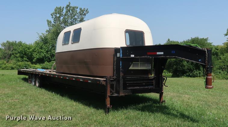 image for item DF3255 2006 Progressive flatbed trailer with office