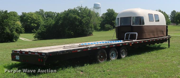 image for item DF3255 2006 Progressive flatbed trailer with office