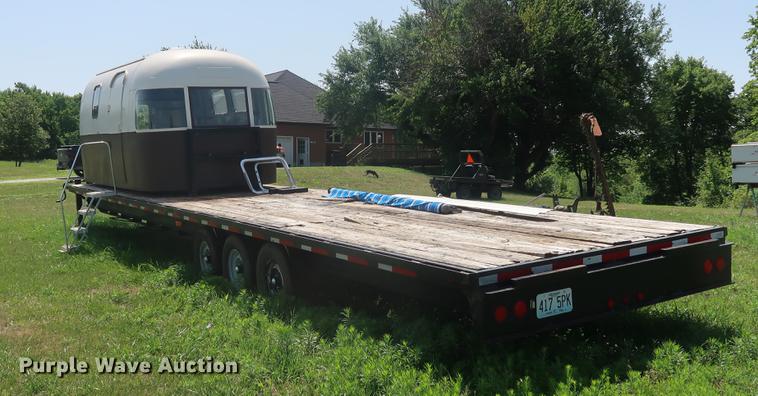 image for item DF3255 2006 Progressive flatbed trailer with office