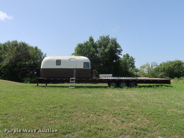 image for item DF3255 2006 Progressive flatbed trailer with office
