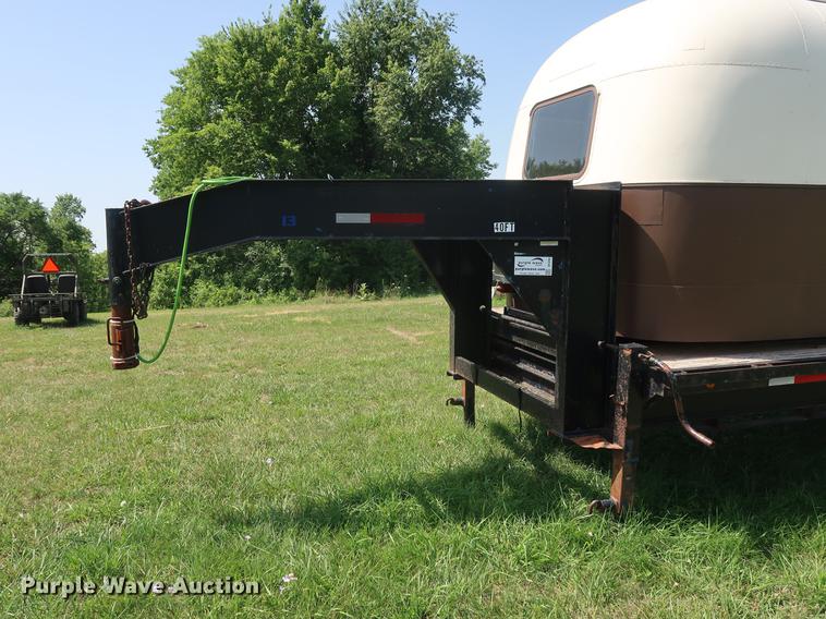 image for item DF3255 2006 Progressive flatbed trailer with office