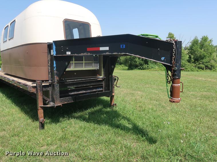 image for item DF3255 2006 Progressive flatbed trailer with office