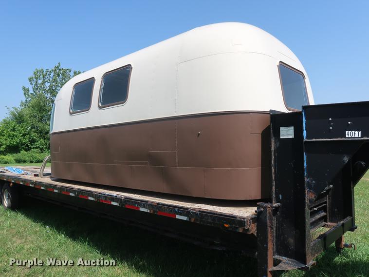 image for item DF3255 2006 Progressive flatbed trailer with office