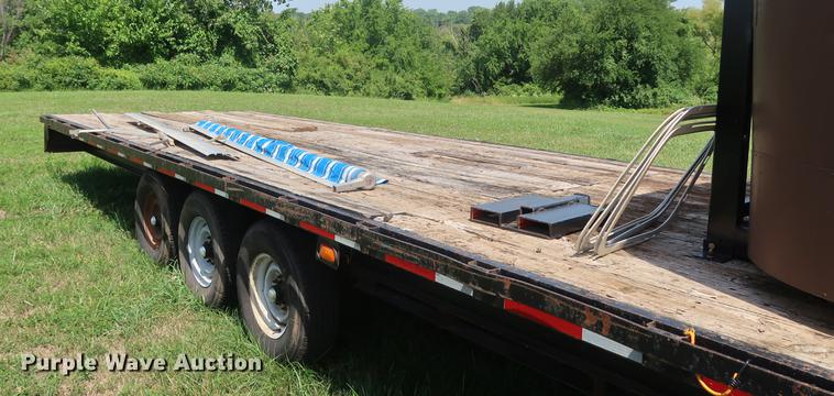 image for item DF3255 2006 Progressive flatbed trailer with office