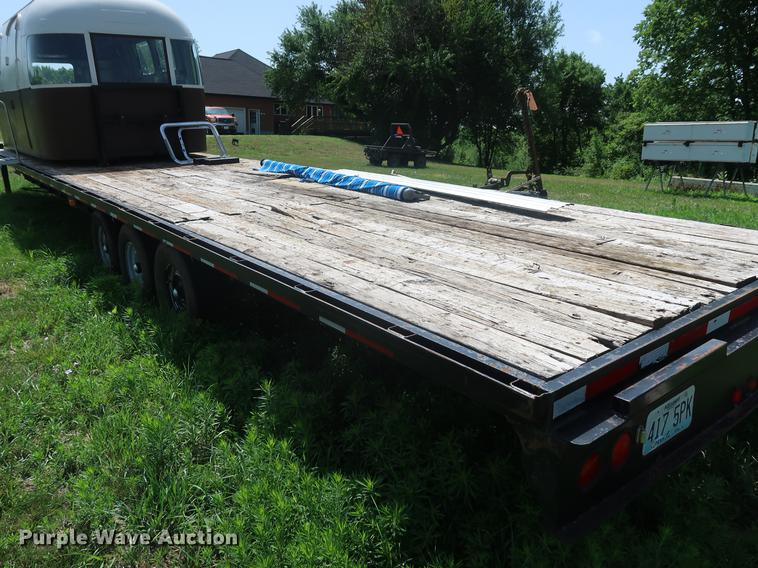 image for item DF3255 2006 Progressive flatbed trailer with office