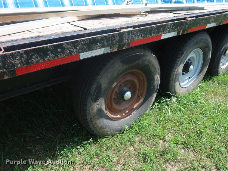 image for item DF3255 2006 Progressive flatbed trailer with office