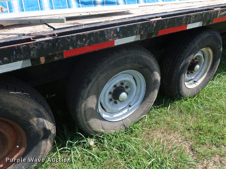 image for item DF3255 2006 Progressive flatbed trailer with office