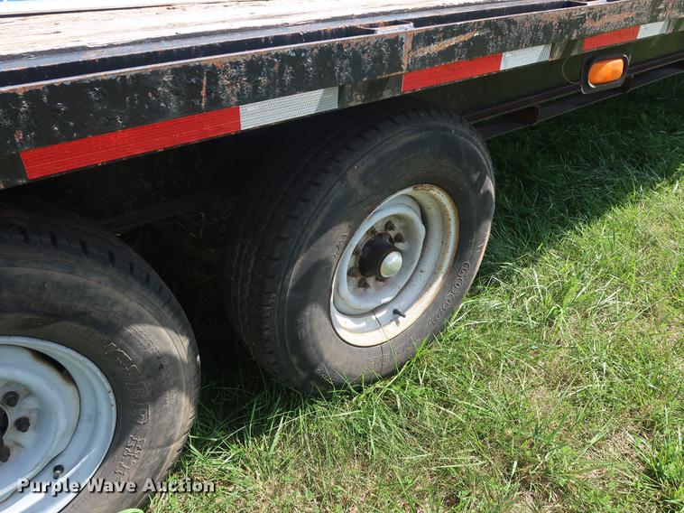 image for item DF3255 2006 Progressive flatbed trailer with office