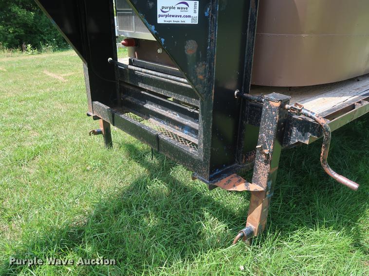 image for item DF3255 2006 Progressive flatbed trailer with office