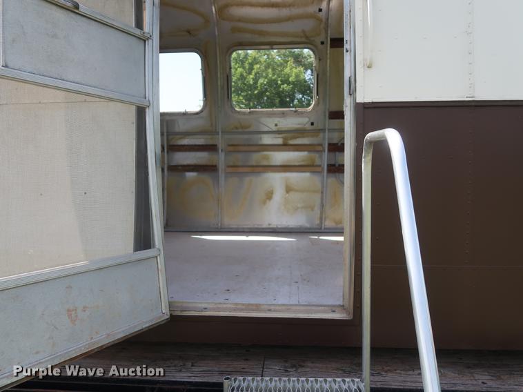 image for item DF3255 2006 Progressive flatbed trailer with office