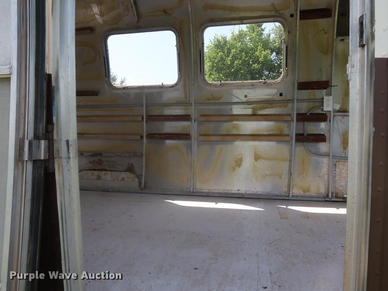 image for item DF3255 2006 Progressive flatbed trailer with office