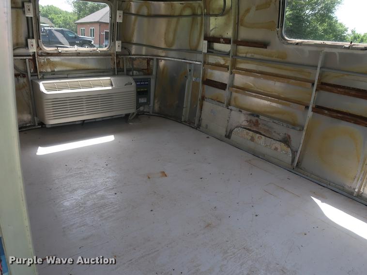 image for item DF3255 2006 Progressive flatbed trailer with office