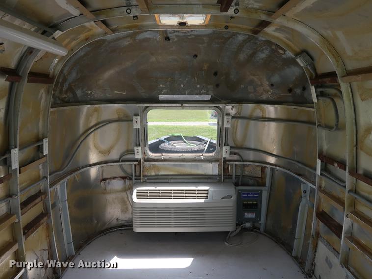 image for item DF3255 2006 Progressive flatbed trailer with office