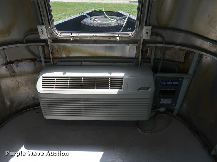 image for item DF3255 2006 Progressive flatbed trailer with office