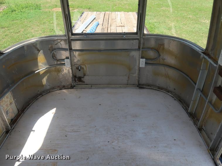 image for item DF3255 2006 Progressive flatbed trailer with office