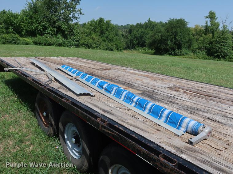 image for item DF3255 2006 Progressive flatbed trailer with office