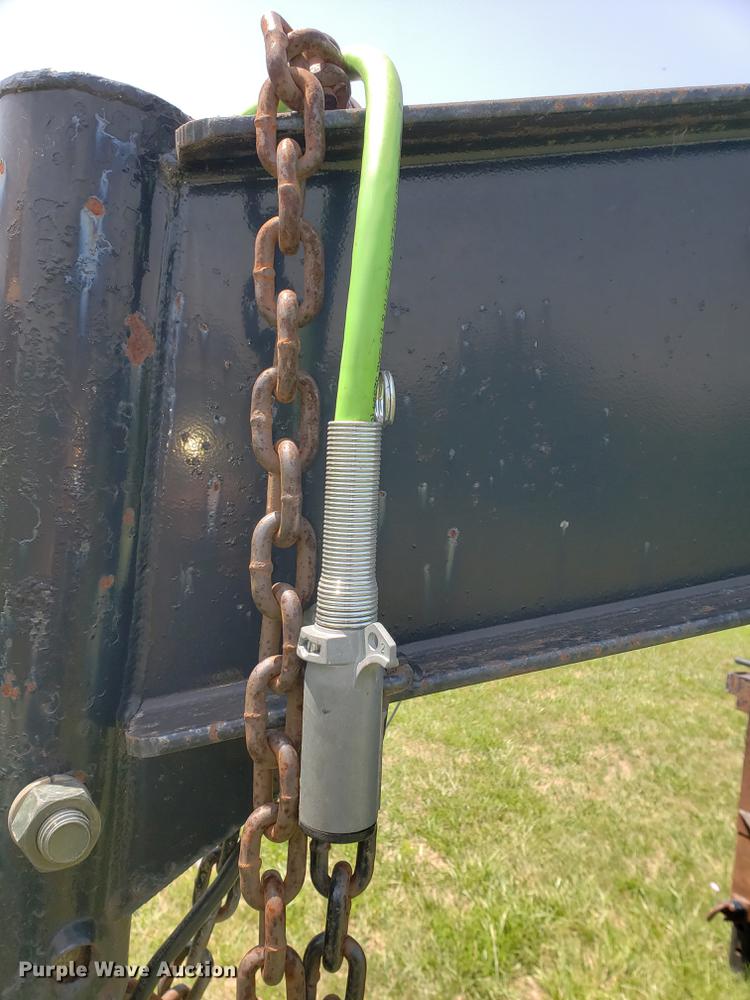 image for item DF3255 2006 Progressive flatbed trailer with office