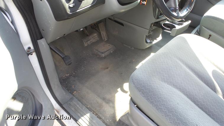 image for item DF4280 2006 Dodge Grand Caravan van