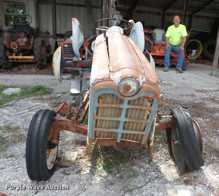 image for item DT9412 1957 Ford 881D tractor