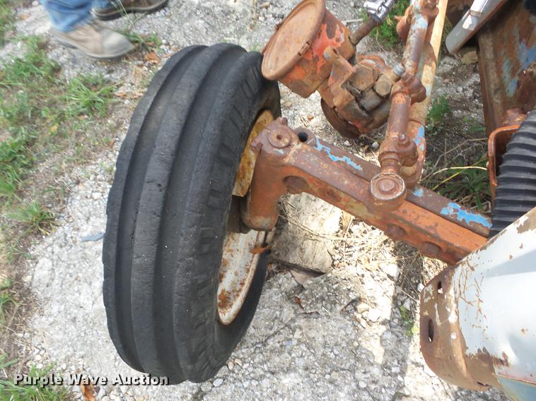 image for item DT9412 1957 Ford 881D tractor